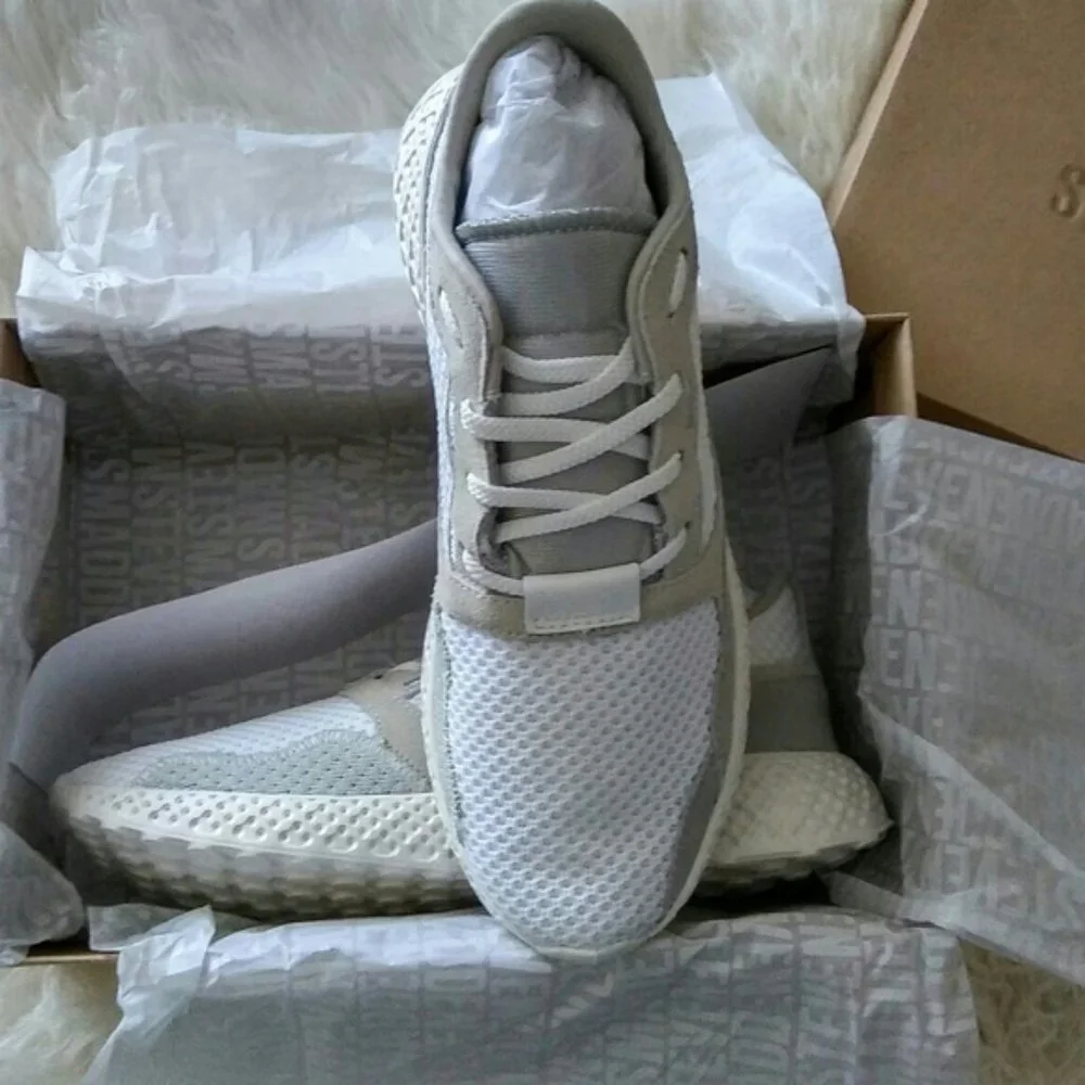 NIB Steve Madden Run Aggrsv Sneaker Size 8.5